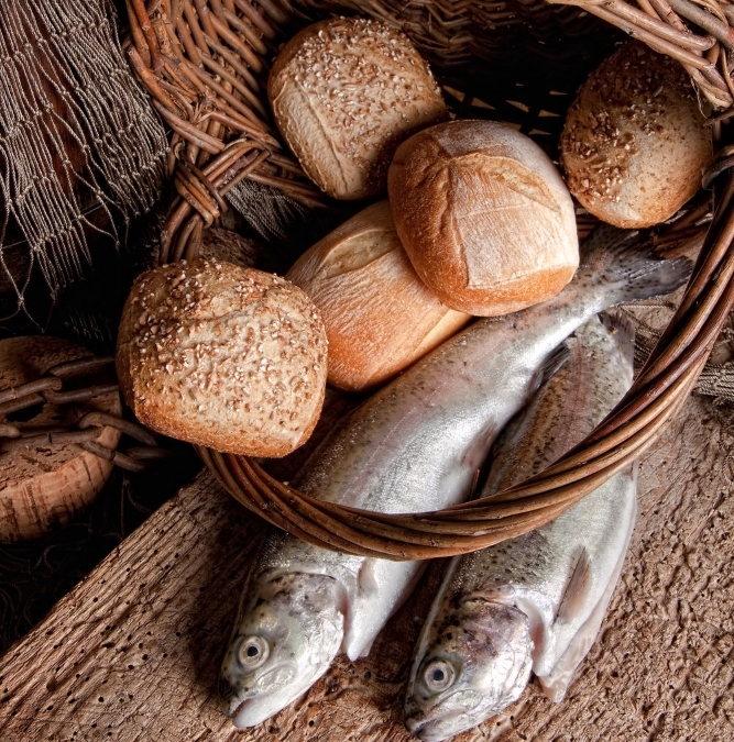 Collection 91+ Images two fish and five loaves of bread Completed